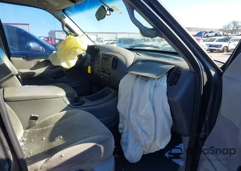 2000 Ford Expedition Xlt z USA, uszkodzony, nr VIN 1FMRU1666YLA65647